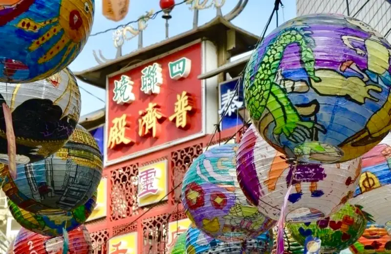 出發！跟著飛天小女警追紅球